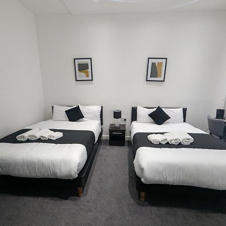 Oyo Firs Lodge London Heathrow Гаунслоу Екстер'єр фото