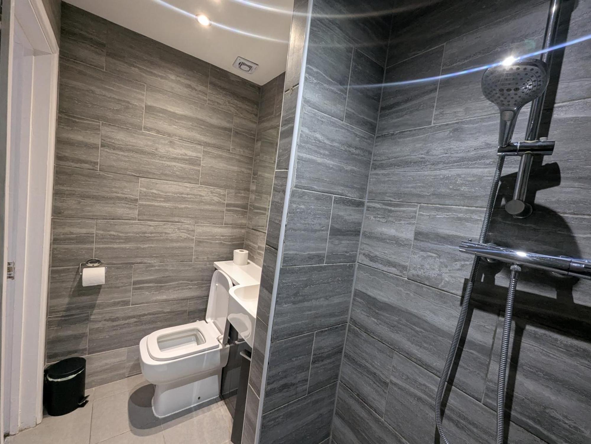 Oyo Firs Lodge London Heathrow Гаунслоу Екстер'єр фото