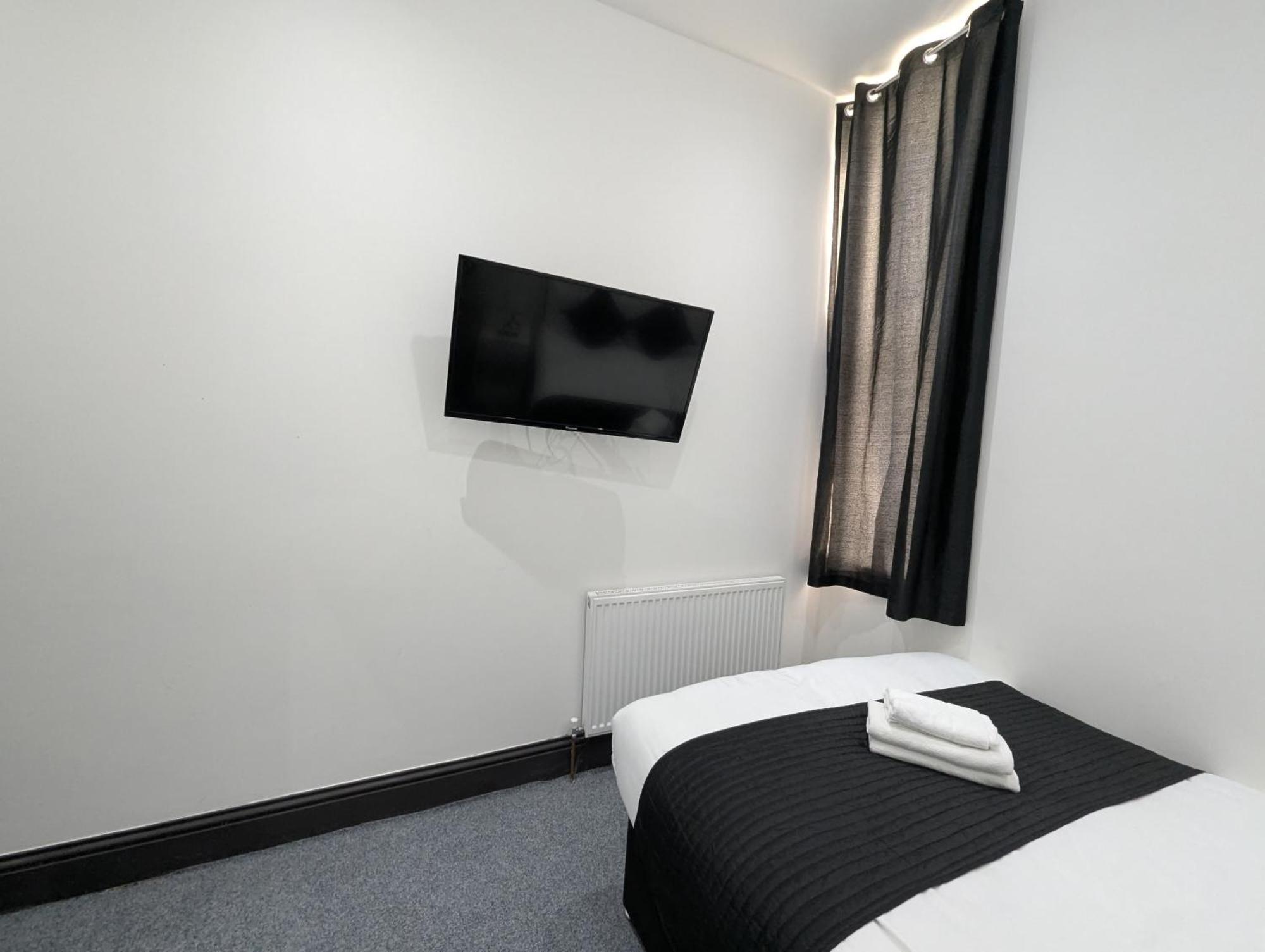 Oyo Firs Lodge London Heathrow Гаунслоу Екстер'єр фото