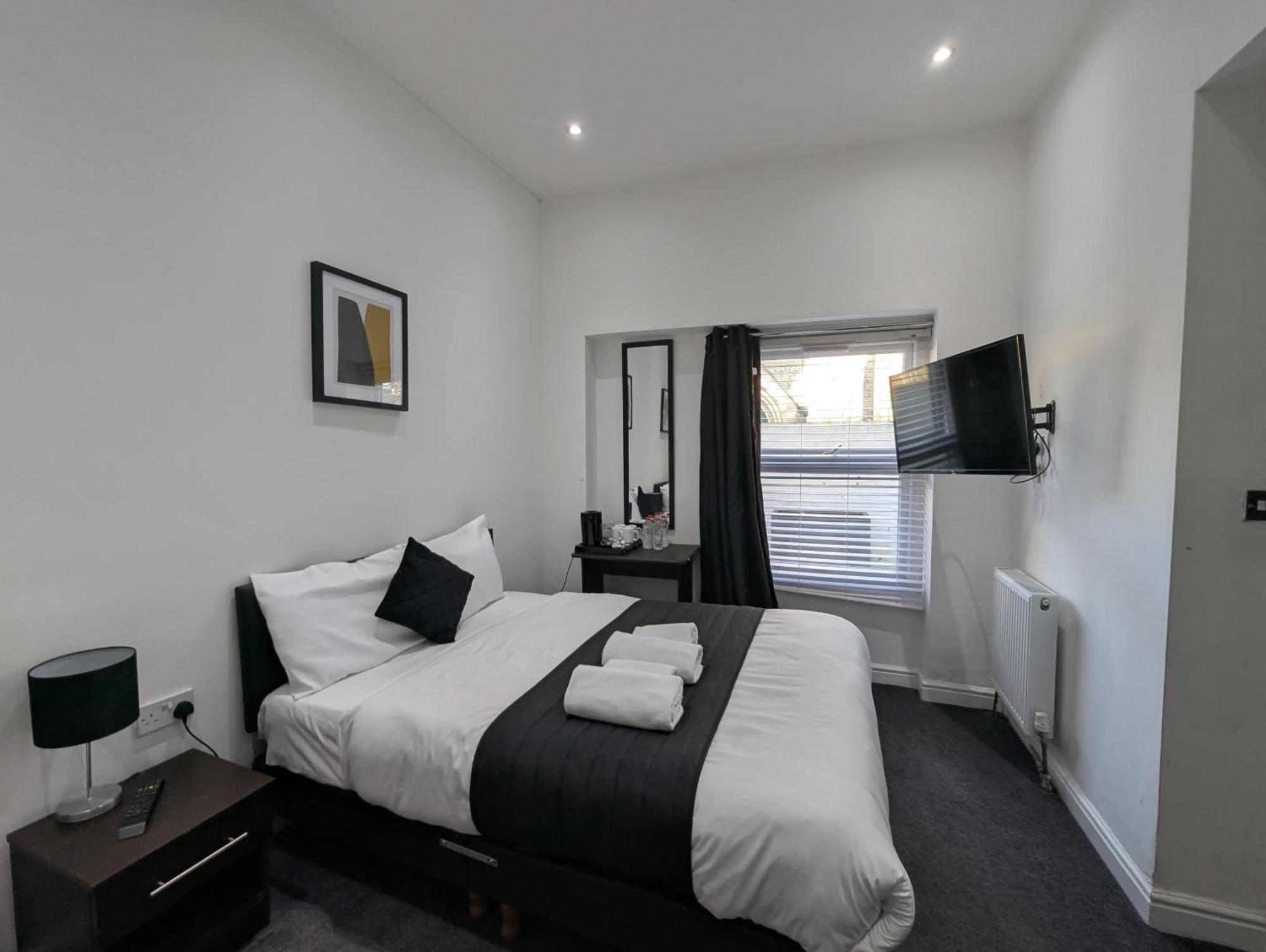 Oyo Firs Lodge London Heathrow Гаунслоу Екстер'єр фото