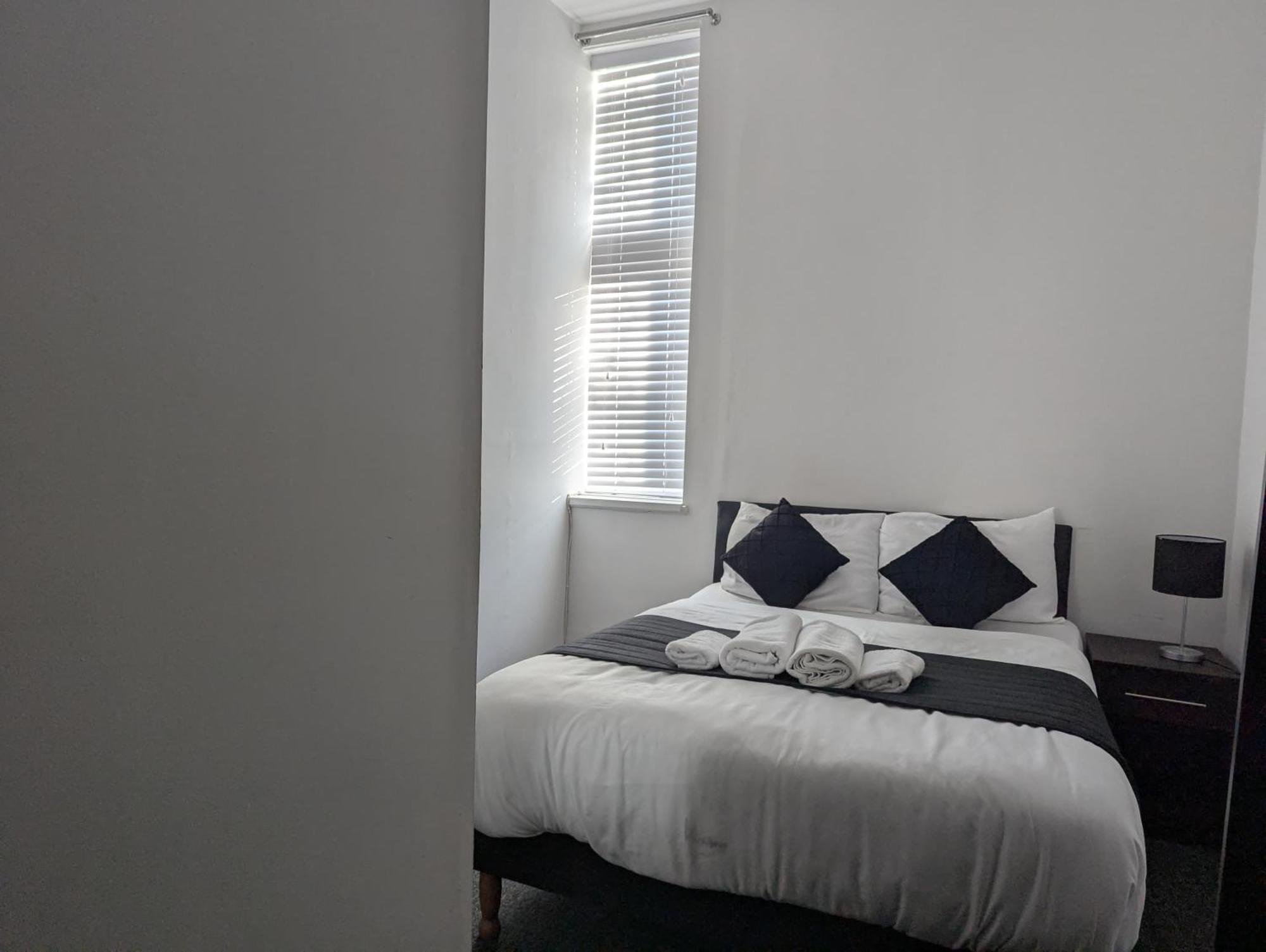 Oyo Firs Lodge London Heathrow Гаунслоу Екстер'єр фото