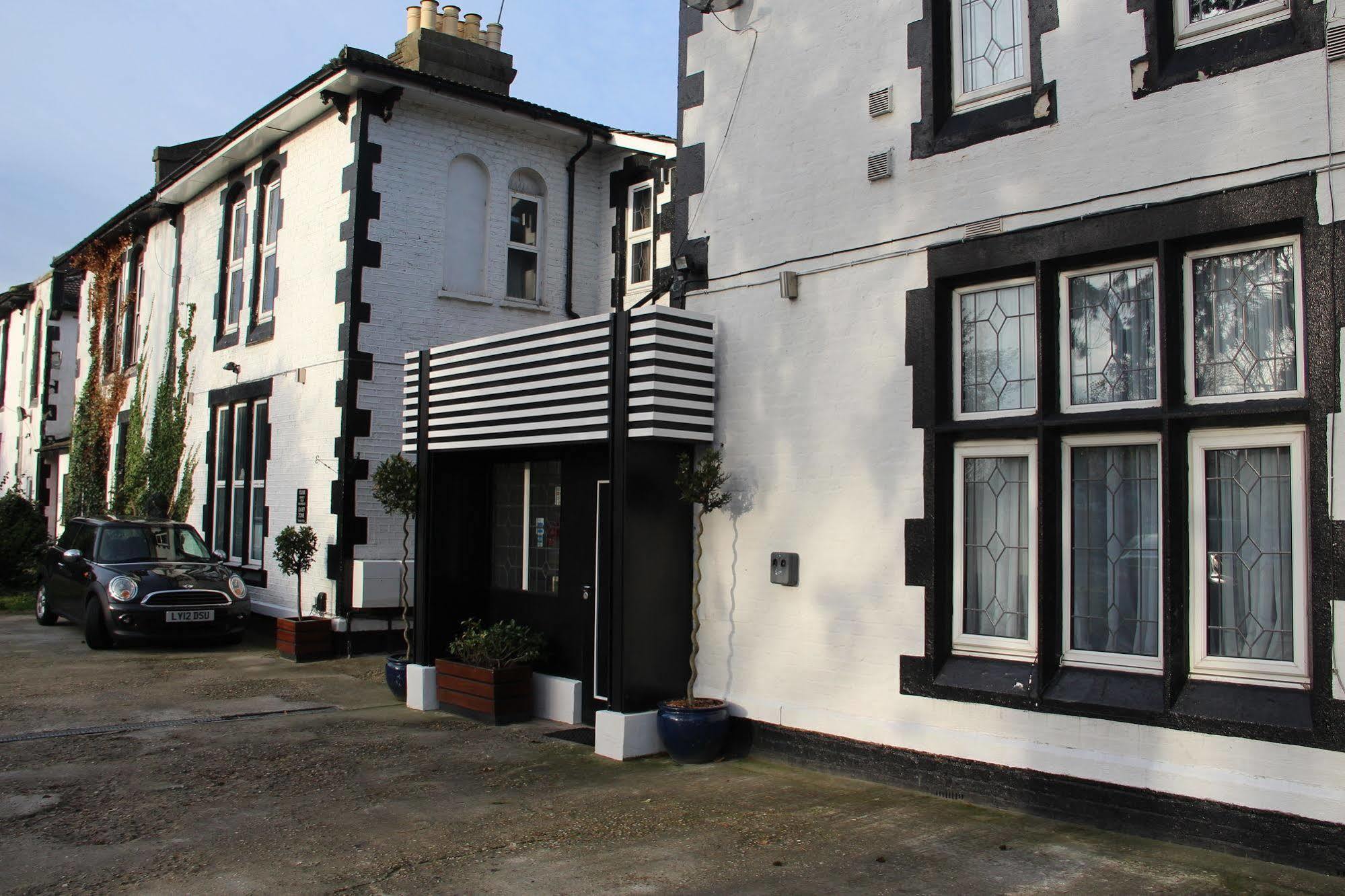 Oyo Firs Lodge London Heathrow Гаунслоу Екстер'єр фото